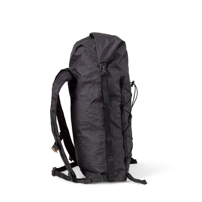 Right side view of Hyperlite Mountain Gear's Summit 30 Pack in Black