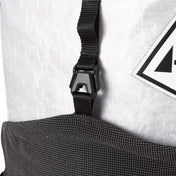 Close up of the buckle on the Dyneema® Stretch Mesh center pocket on the Hyperlite Mountain Gear 35
